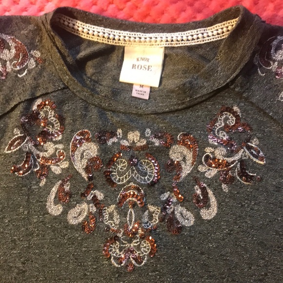 Cold shoulder sweater - Picture 3 of 4